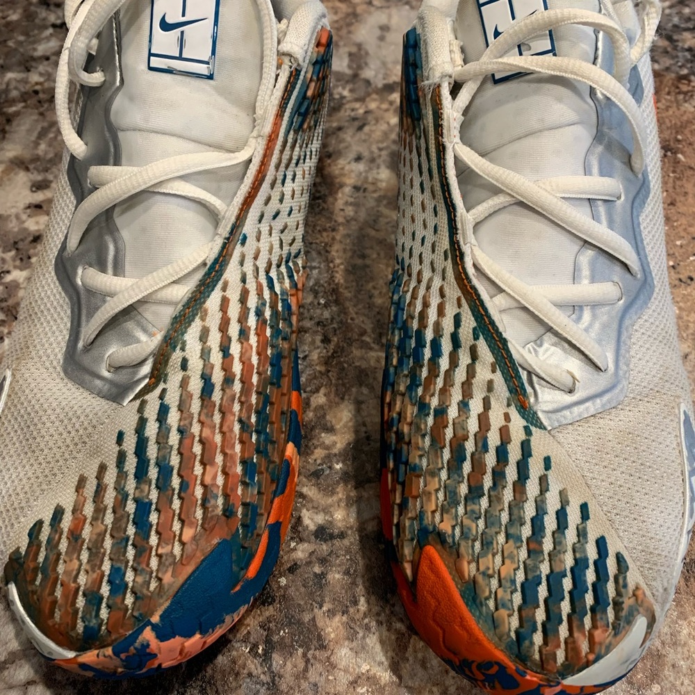 Men’s NikeCourt  Air Zoom Vapor Cage 4 - size 8.5 good used condition